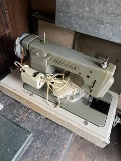 【希少】オシャレ アンティークミシン 木箱付き リッカーミシン 鍵付き 希少】オシャレ アンティークミシン 木箱付き リッカーミシン 鍵付き
