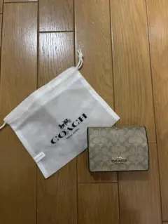 COACH ベージュ 三つ折り財布 保存袋付き