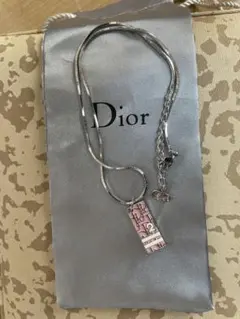 【メルカリ市限定価格】Dior シルバー ピンク ネックレスのサムネイル