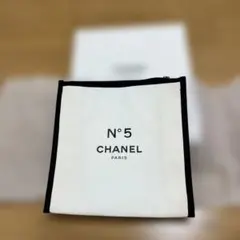 新品未使用ですが訳ありCHANEL N°5 ポーチ ホワイト/ブラック