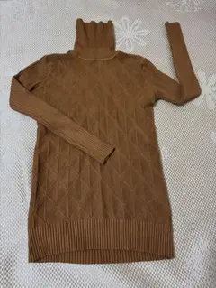 ブラウン　タートルネック　ストレッチセーター