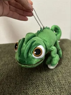 ラプンツェル　ぬいぐるみ 肩のせパスカル