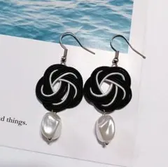 水引ハンドメイドピアス/イヤリング　大人可愛い！　モノトーン　変わり梅結び