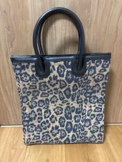 COLE HAANバックパック レパード柄、ネイビー、アイボリー - メルカリ