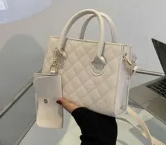 ホワイトキルティングショルダーバッグ