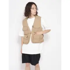 サニデイズトウキョウ ユーティリティベスト MENS ベージュ Sサイズのサムネイル