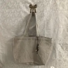 ハンドメイド　リネン　チャーム付き大型トートバッグ