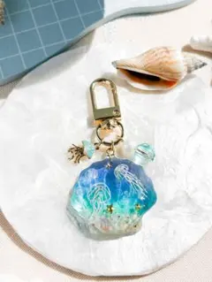 ハンドメイド レジン くらげ 夏 貝殻 砂浜 キーホルダー チャーム