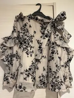 スナイデル snidel 花柄フリルブラウス ベージュ/黒