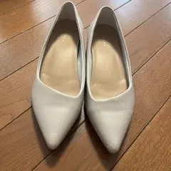 パンプス　ベージュ　22.5のサムネイル