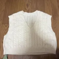 アイボリー Vネック ニットベスト