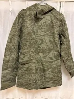 Under Armour カーキ 迷彩柄 フード付きジャケット