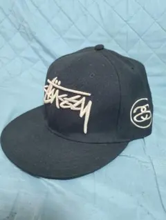 Stussy ベースボールキャップ ブラック/グリーン - メルカリ