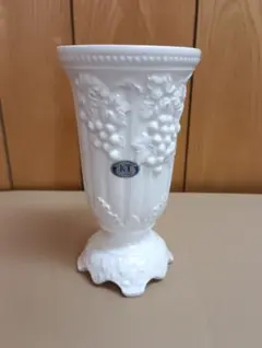 新品　花瓶 ぶどう柄 レリーフ　ホワイトのサムネイル