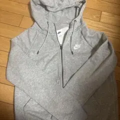 Nike グレー フード付きパーカー