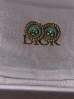 Diorピアス