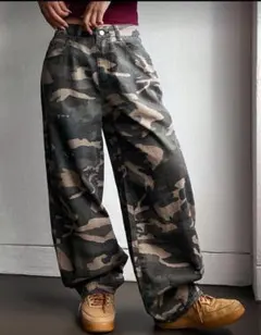 シーイン　迷彩デニムズボン