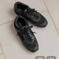 ブラック インヒールスニーカー