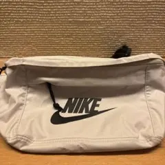 Nike ボディバッグ ホワイト