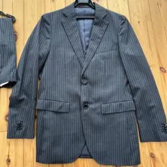 ストライプ柄ネイビービジネススーツ