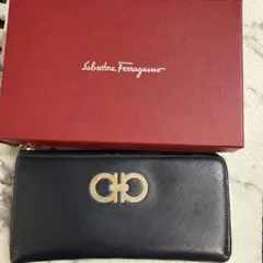 Ferragamo ガンチーニ ラウンドジップウォレット 長財布 品薄 希少