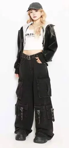 ブラックカーゴパンツ サイドポケット付き - メルカリ