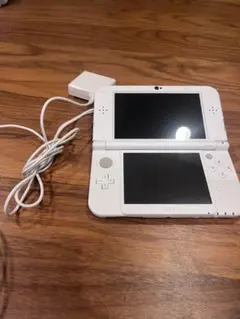 超美品　New 3DS LL ホワイト 充電器　タッチペン付き