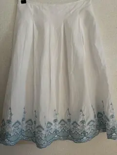 ④armoire caprice 裾刺繍スカート　ホワイトのサムネイル