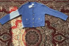 薄い青のニットカーディガン