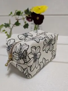 ハンドメイド 花柄 コスメポーチ モノトーン 小物入れ