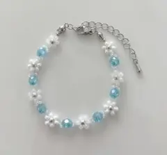 #100 ハンドメイドフラワービーズブレスレット✽ホワイト×スカイブルー