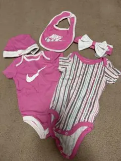 Nike ピンクロンパースセット 0-6ヶ月