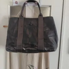 再再値下げ‼️使用2回の美品ヴィヴィアンウエストウッド茶系迷彩柄大型トートバッグのサムネイル