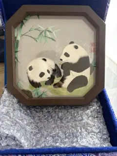 【値下げ】パンダ刺繍の置物 中国伝統工芸品 パンダ刺繍置物 化粧箱入り - メルカリ