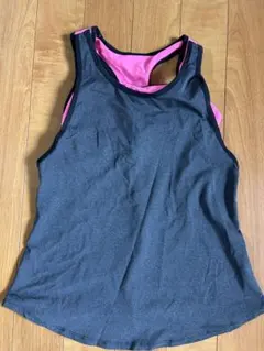 グレーとピンクのヨガタンクトップ