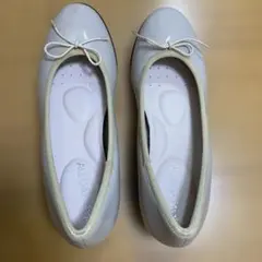 ベージュ リボン付きバレエシューズのサムネイル