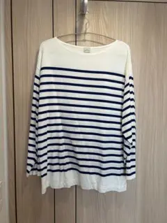 白とネイビーのストライプ長袖Tシャツ