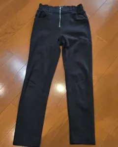 ブラック　ストレッチ素材パンツ　150