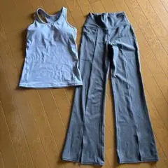 ライトブルータンクトップとヨガパンツセットSサイズ
