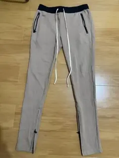 fear of god essentials スウェットパンツ　ブラウン