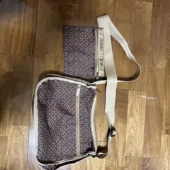 LeSportsacショルダーバッグ、ポーチ付き