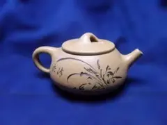 それほど古いものではありません　花柄急須 手のひらサイズの急須です