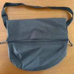 UNIQLO U ドローストリングショルダーバッグ ブラック