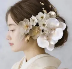 パール胡蝶蘭とクリアフラワ﻿ーの造花髪飾り　結婚式や成人式、卒業式　金箔やリボン