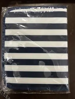 新品未使用　美品　ベビーカレンダー 母子手帳ケース ボーダー柄