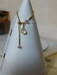 値下げしました!!ハンドメイド、天然石オパールとピンクビーズのフリーリング。