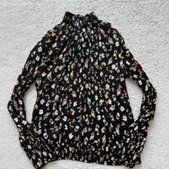 美品　ZARA 長袖ブラウス　ブラック×花柄