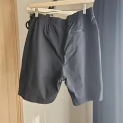 UNIQLO ダークグレー ショートパンツ