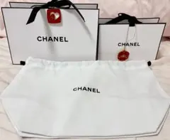 未使用　シャネル　ハートとカメリアのチャーム　バレンタイン　箱2個、袋付