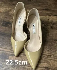 【DIANA】22.5cm エナメルヒールパンプス ポインテッドトゥ ベージュ